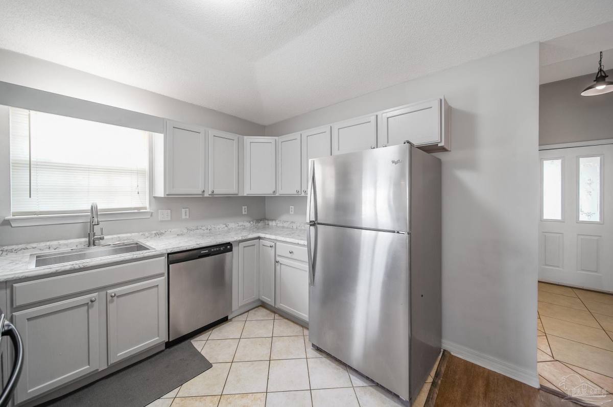 Apartment for rent at 4014 Glenway Dr, Pensacola, FL 32526