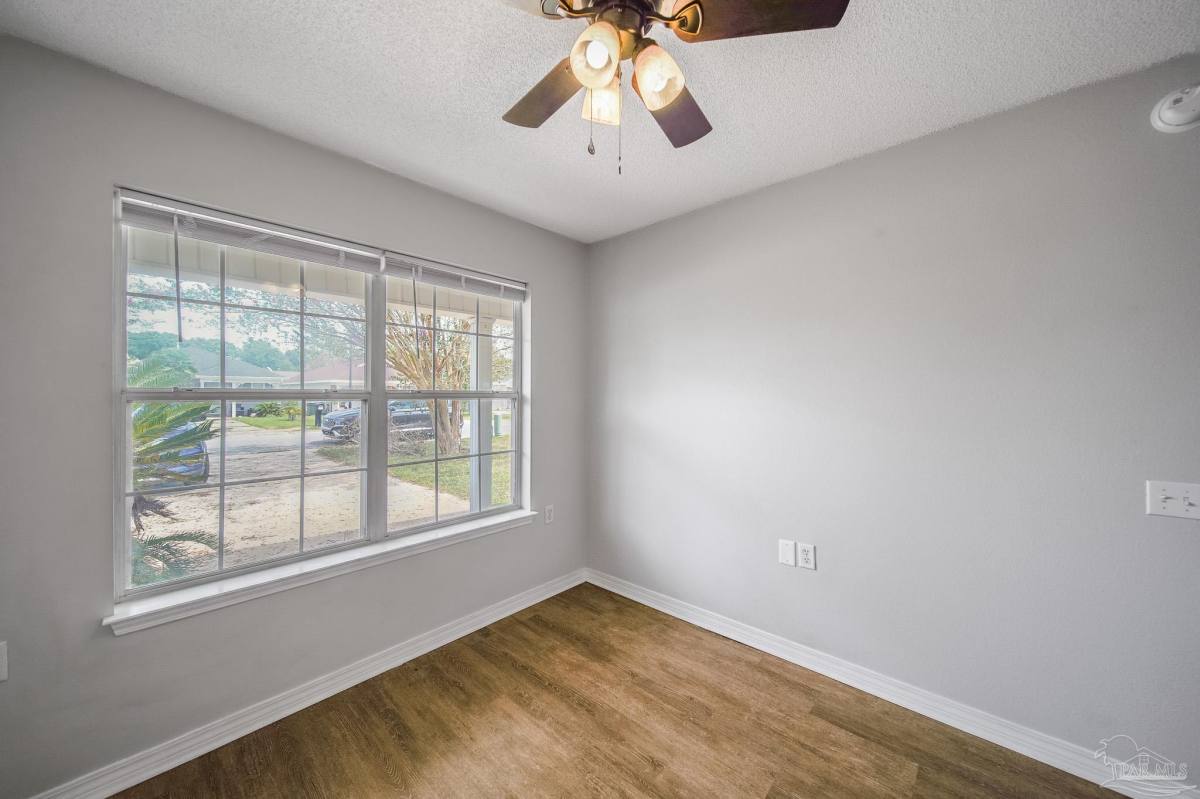 Apartment for rent at 4014 Glenway Dr, Pensacola, FL 32526
