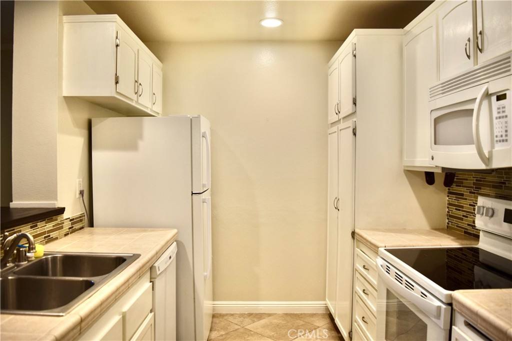 Condo for rent at 24525 Trevino Dr #24525U2, Valencia, CA 91355