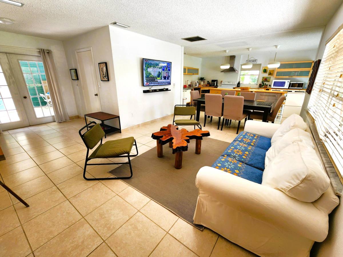 Apartment for rent at 1018 Lake Josephine Dr, Sebring, FL 33875