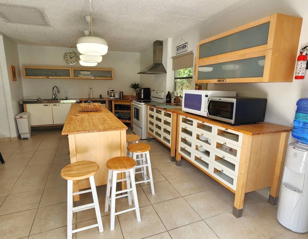 Apartment for rent at 1018 Lake Josephine Dr, Sebring, FL 33875
