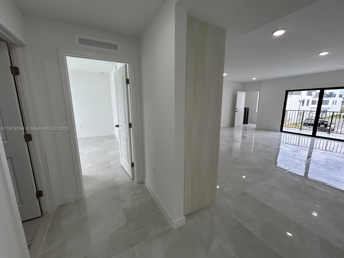 Townhouse for rent at 14568 SW 261st Terrace, Homestead, FL 33032