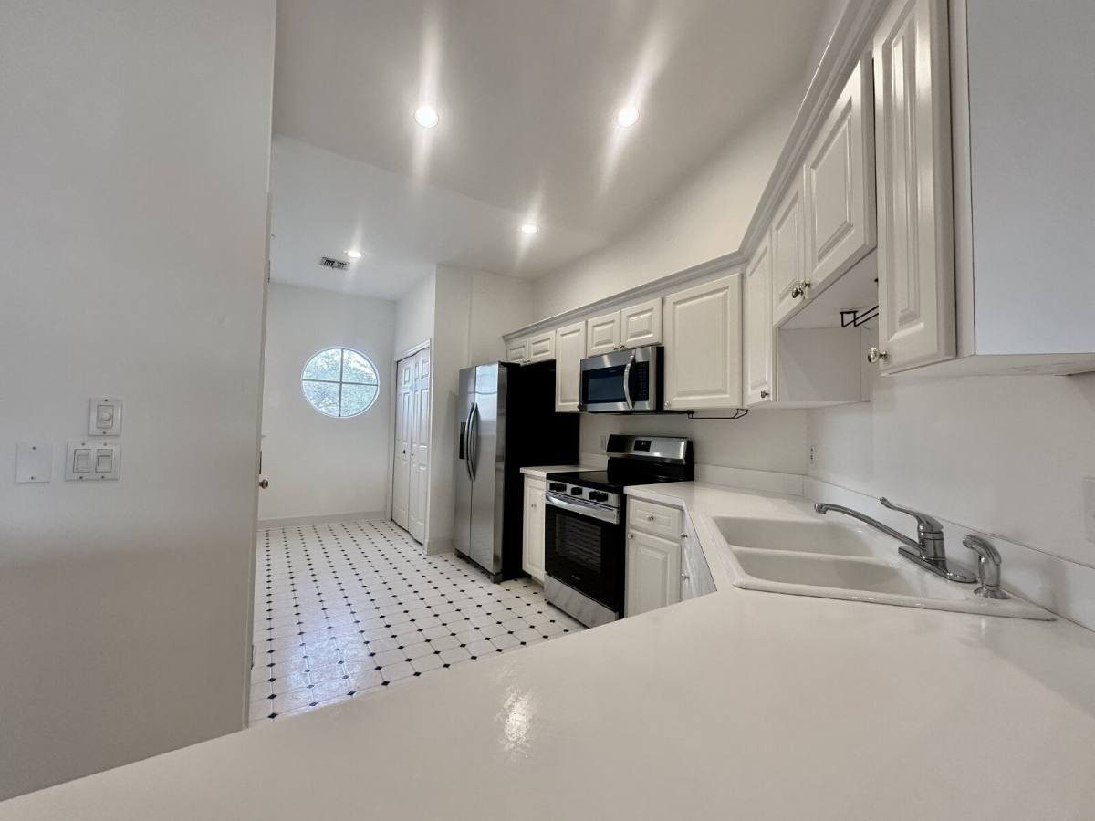 Condo for rent at 447 Enclave Place, Lakeland, FL 33803