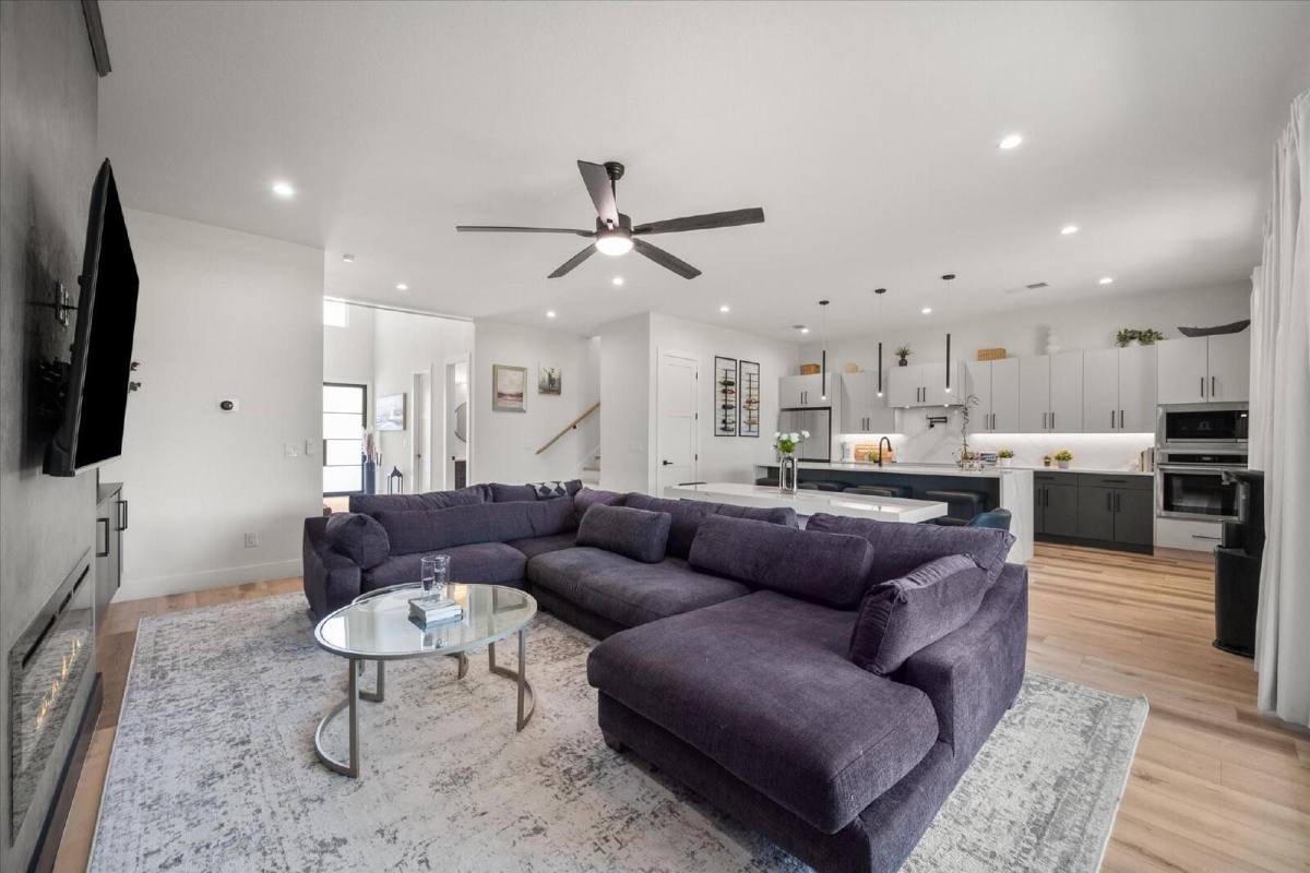 House for rent at 4029 Ivanhoe Lane, Dallas, TX 75212