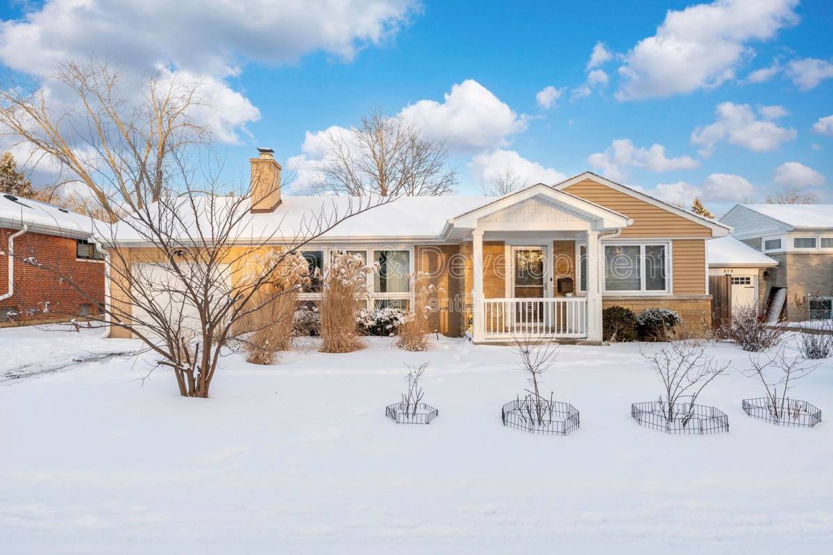 House for rent at 810 W Dresser Dr, Mount Prospect, IL 60056