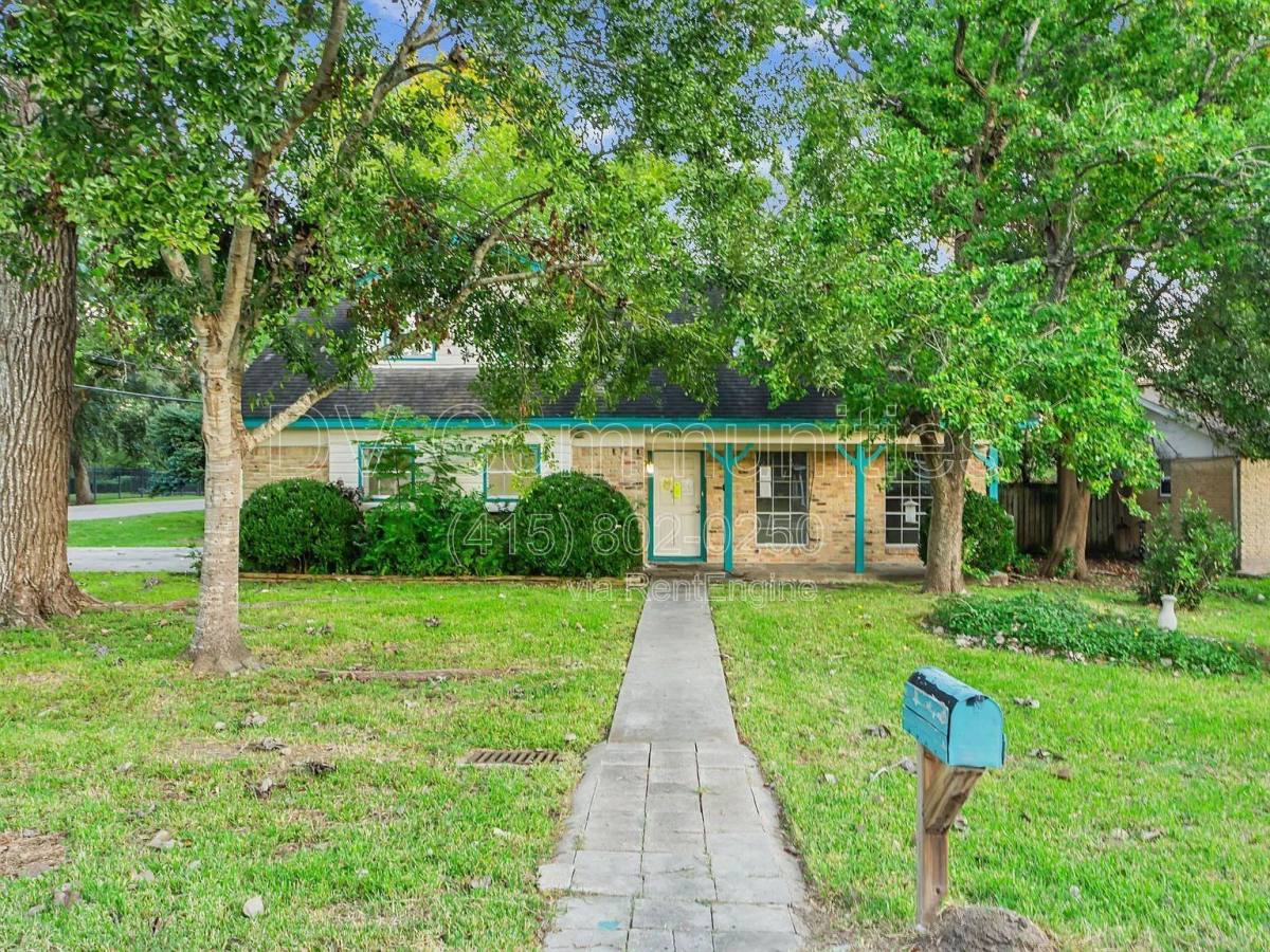 House for rent at 1617 3rd St, League City, TX 77573