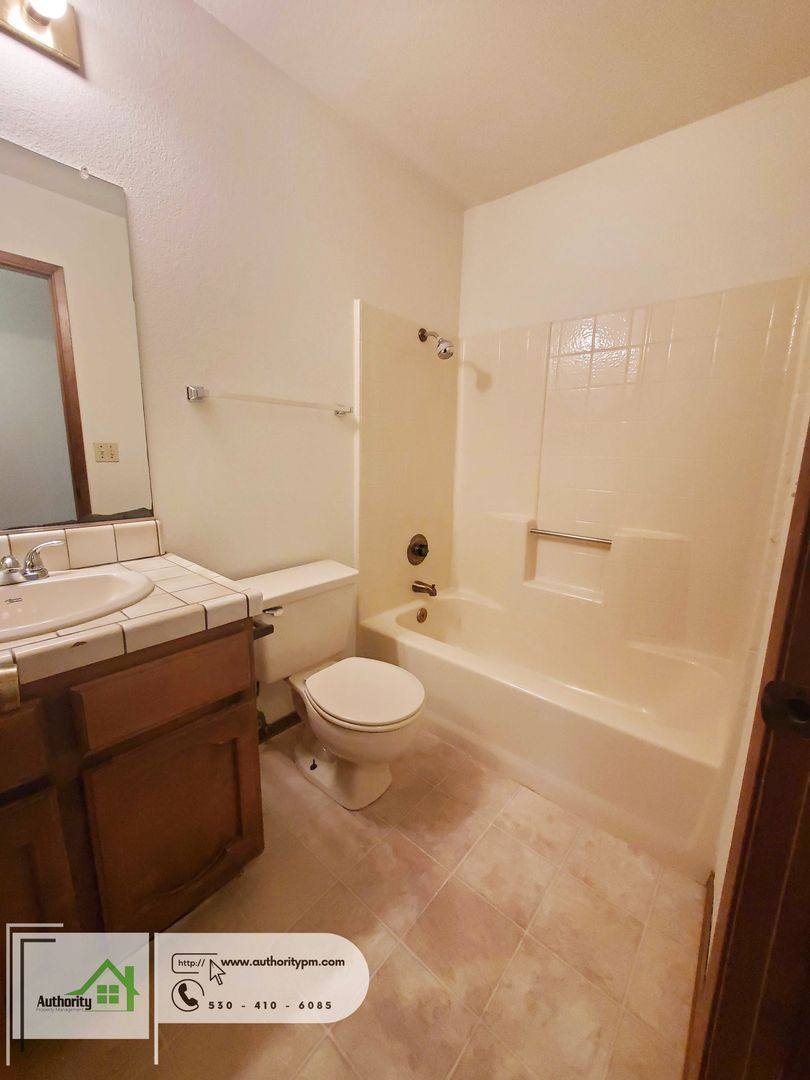 House for rent at 3996 Morningsun Dr, Redding, CA 96002