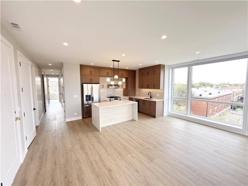 2355 W Flournoy #201, Chicago, IL 60612