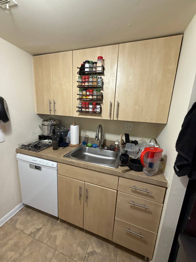 1720 Lombard St, Philadelphia, PA 19146 - Apartment for Rent - Image 5
