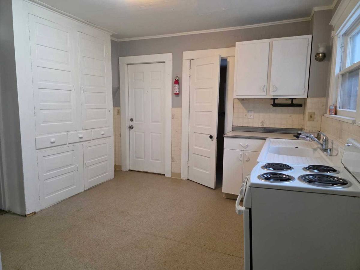 Apartment for rent at 1332 Poplar Place, Kalamazoo, MI 49001