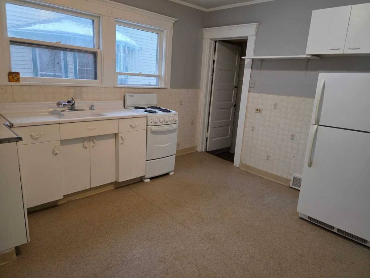 Apartment for rent at 1332 Poplar Place, Kalamazoo, MI 49001