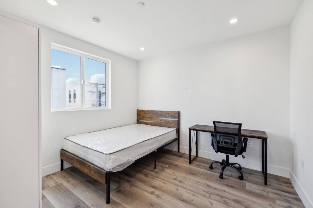 Apartment for rent at 1348 W 35th St, Los Angeles, CA 90007