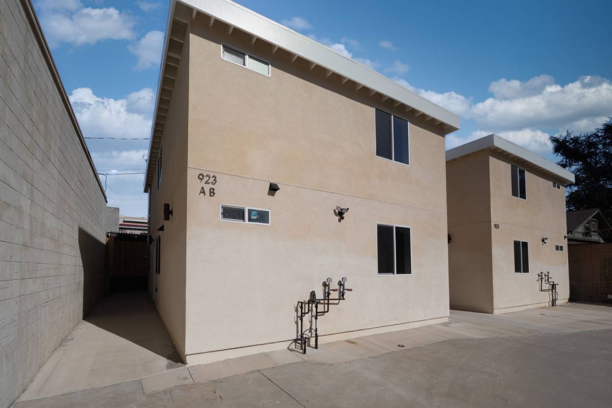 Apartment for rent at 921 New York Dr, Altadena, CA 91001