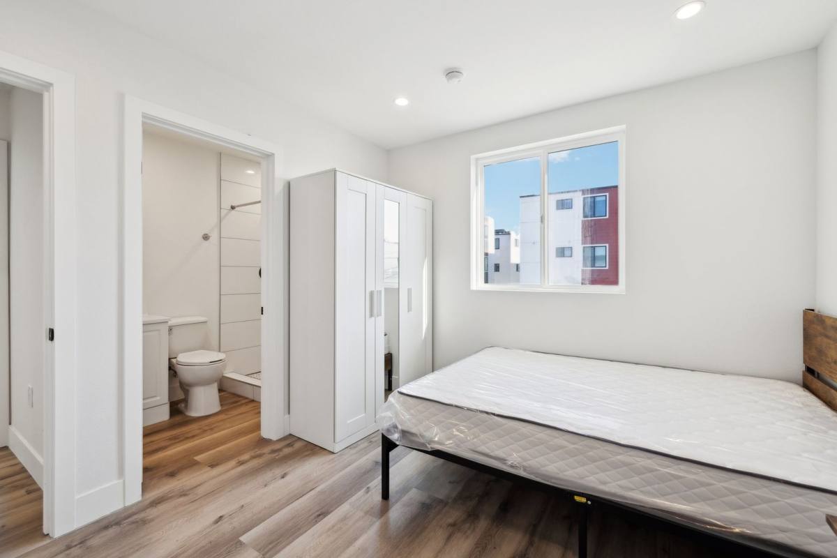 Apartment for rent at 416 N La Fayette Park Place, Los Angeles, CA 90026