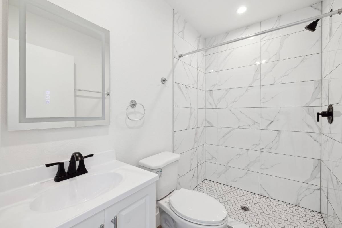 Apartment for rent at 416 N La Fayette Park Place, Los Angeles, CA 90026