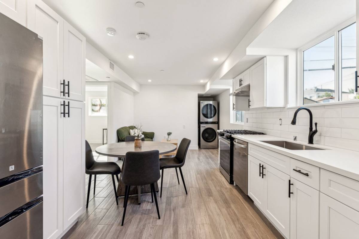 Apartment for rent at 416 N La Fayette Park Place, Los Angeles, CA 90026