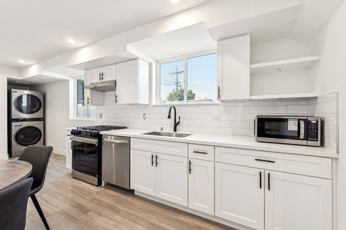 Apartment for rent at 416 N La Fayette Park Place, Los Angeles, CA 90026