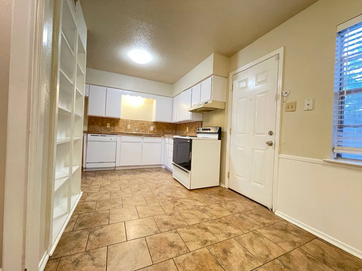 Townhouse for rent at 1913 Nolen Court Arlington - A, Arlington, TX 76012