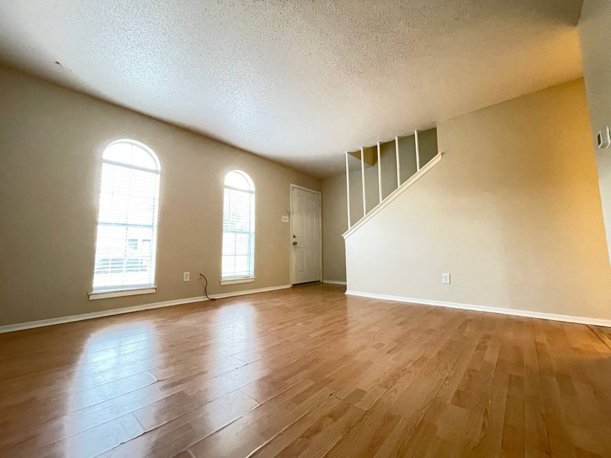 Townhouse for rent at 1913 Nolen Court Arlington - A, Arlington, TX 76012