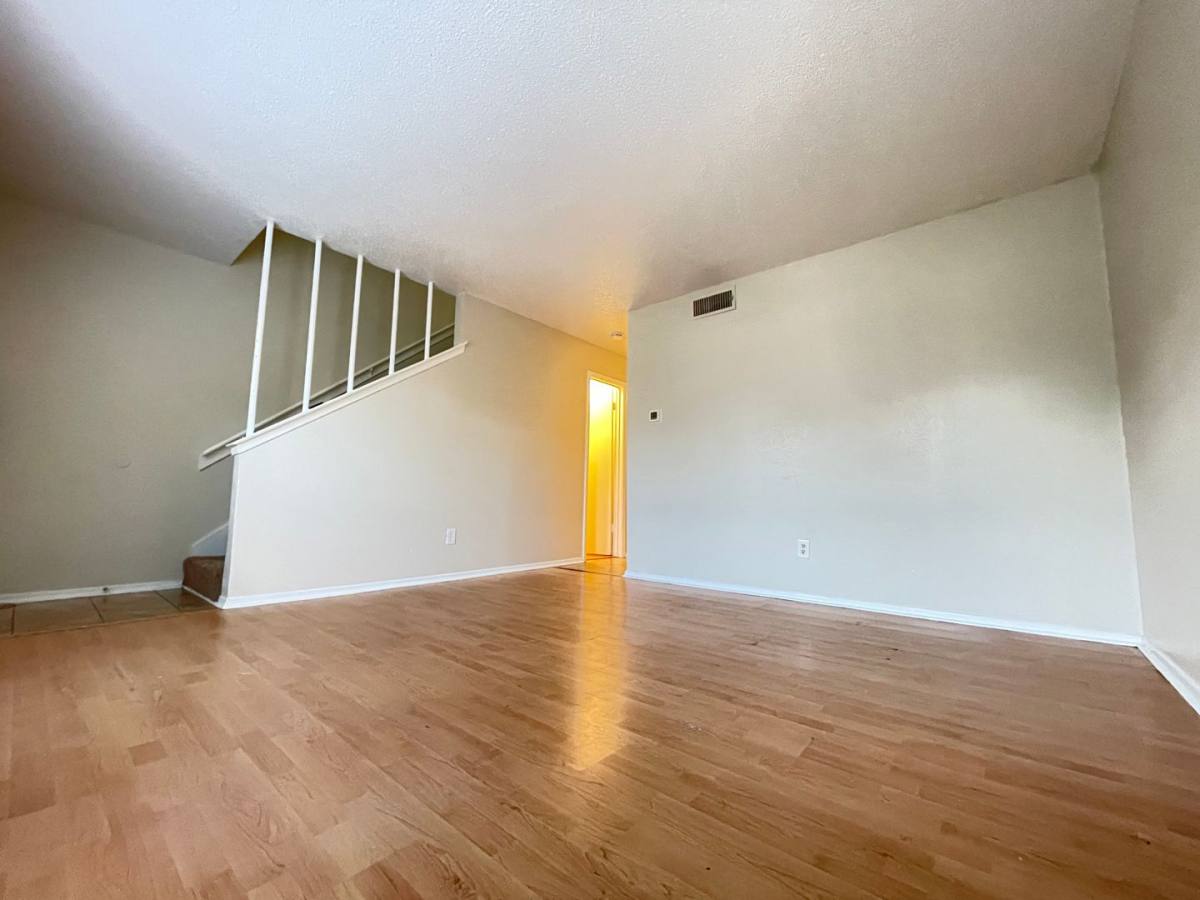 Townhouse for rent at 1913 Nolen Court Arlington - A, Arlington, TX 76012