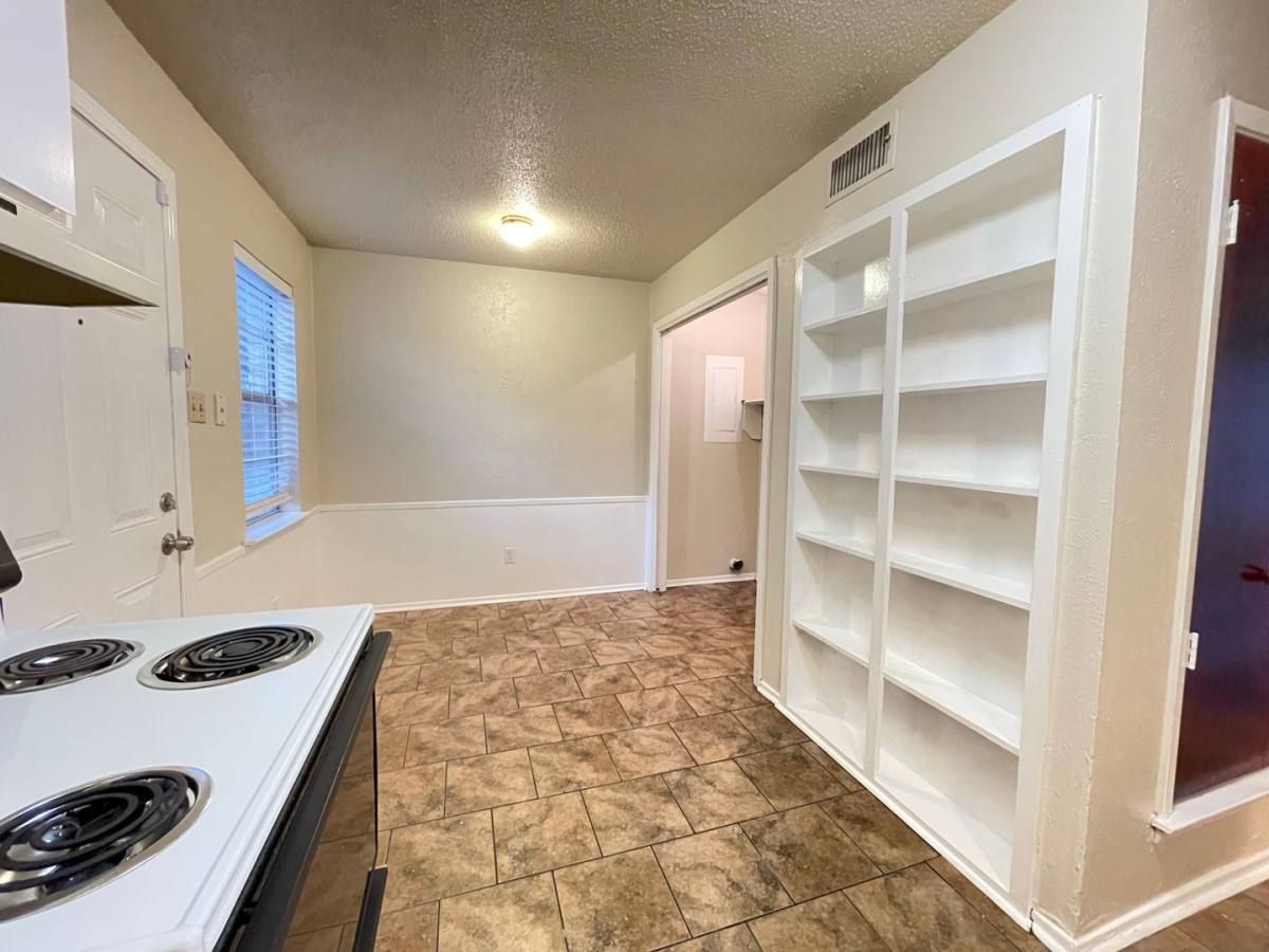 Townhouse for rent at 1913 Nolen Court Arlington - A, Arlington, TX 76012