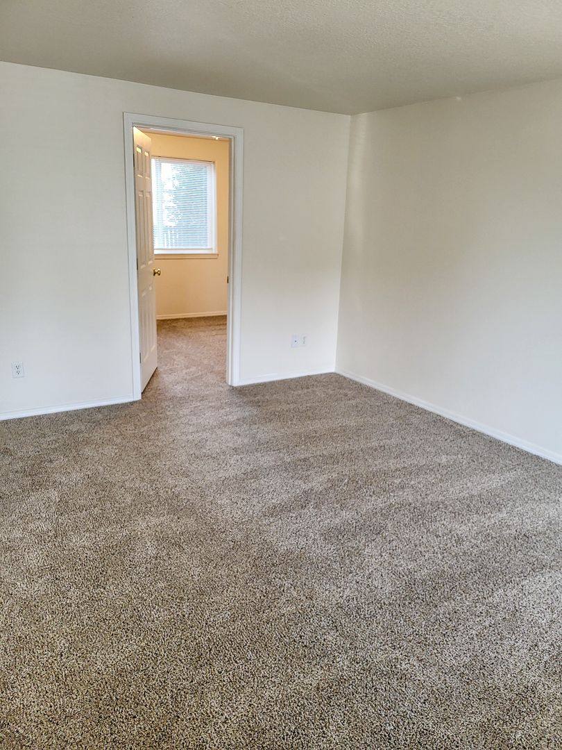 Apartment for rent at 465 E Ellendale Ave, Dallas, OR 97338