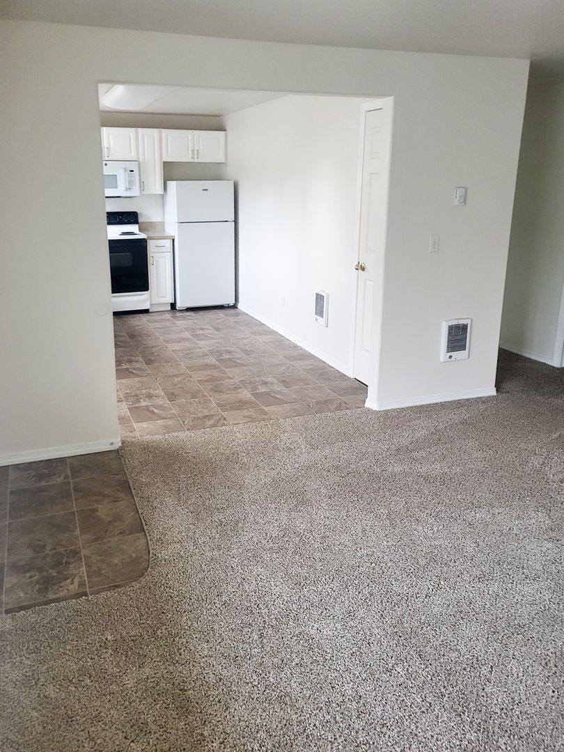 Apartment for rent at 465 E Ellendale Ave, Dallas, OR 97338