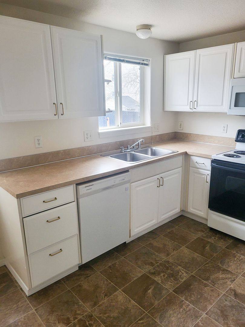 Apartment for rent at 465 E Ellendale Ave, Dallas, OR 97338