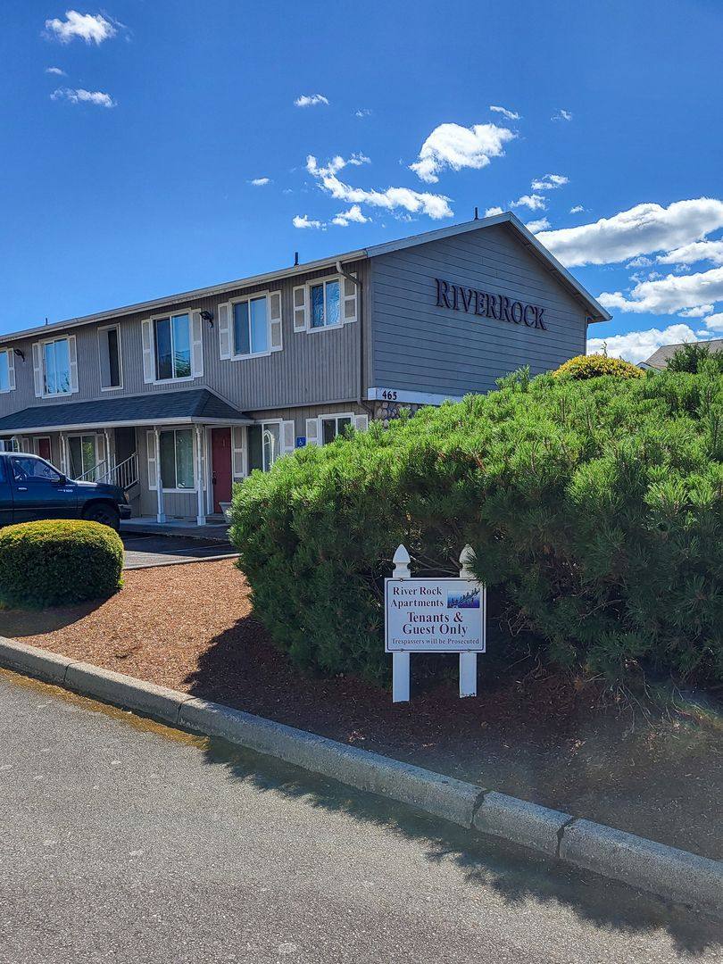 Apartment for rent at 465 E Ellendale Ave, Dallas, OR 97338
