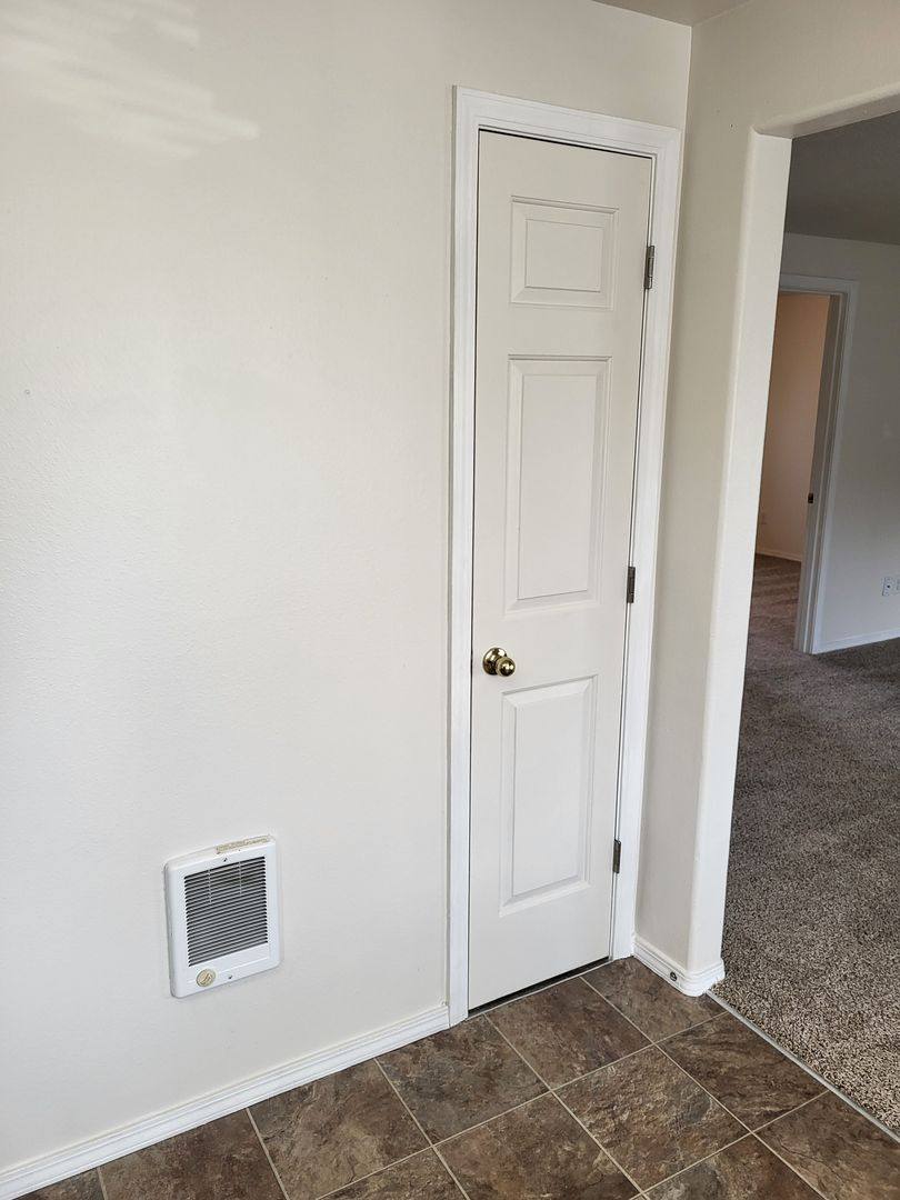 Apartment for rent at 465 E Ellendale Ave, Dallas, OR 97338