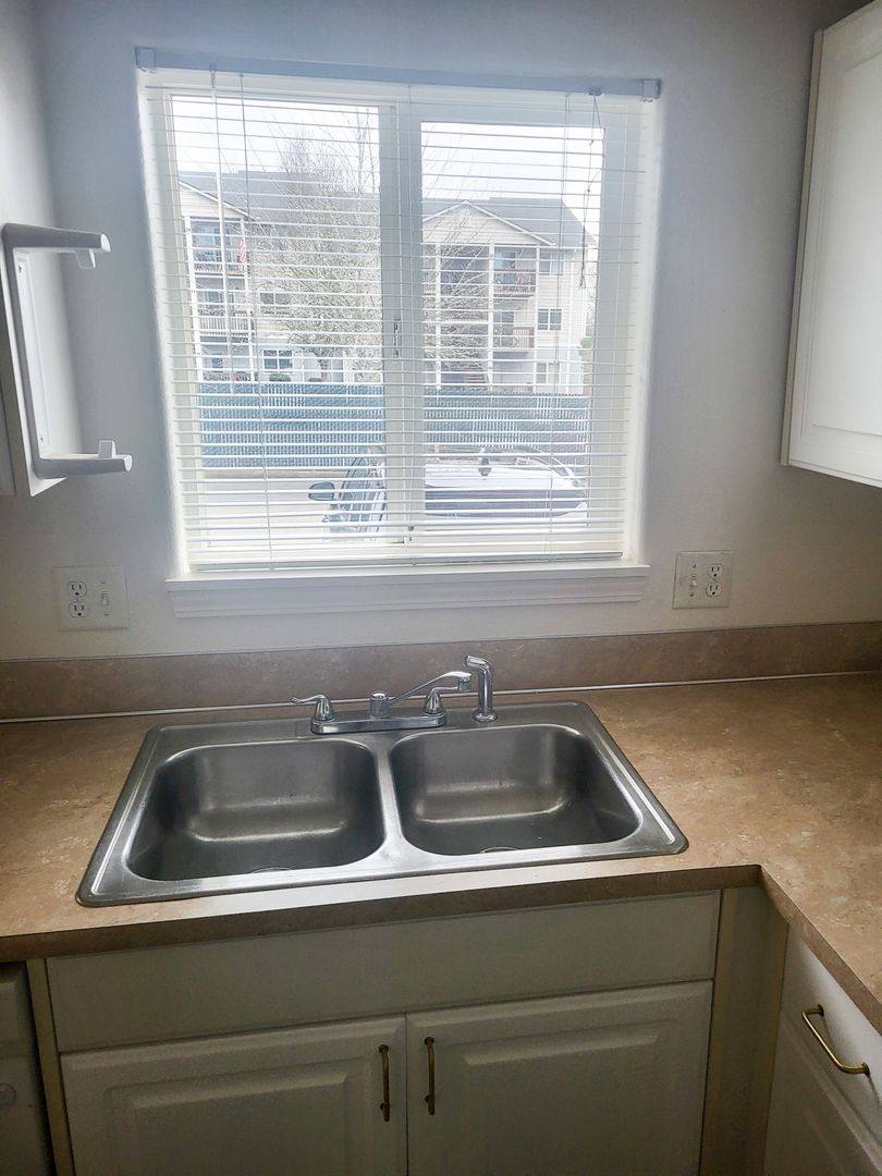 Apartment for rent at 465 E Ellendale Ave, Dallas, OR 97338