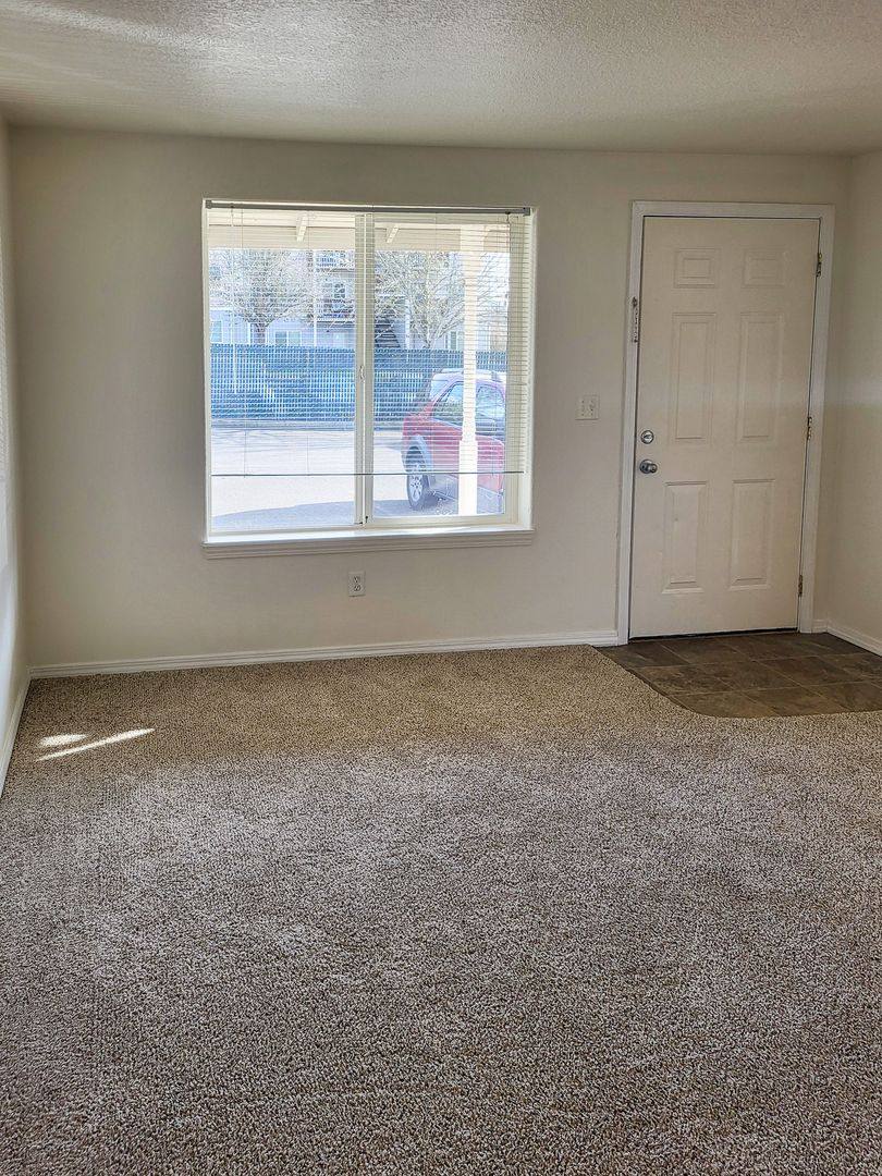 Apartment for rent at 465 E Ellendale Ave, Dallas, OR 97338