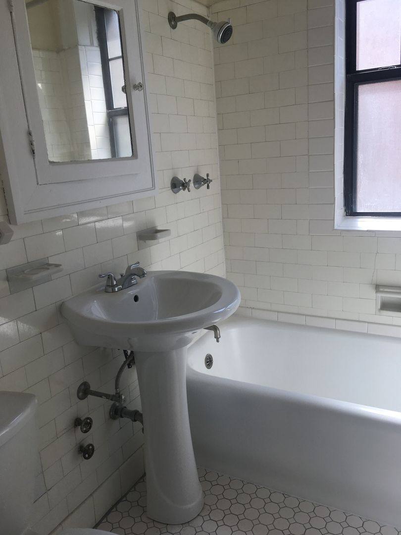 Apartment for rent at 1417-39 W Sherwin Ave, Chicago, IL 60626
