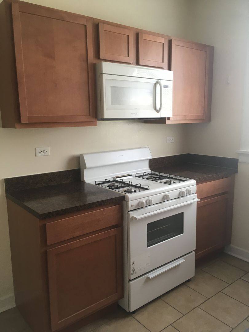 Apartment for rent at 1417-39 W Sherwin Ave, Chicago, IL 60626