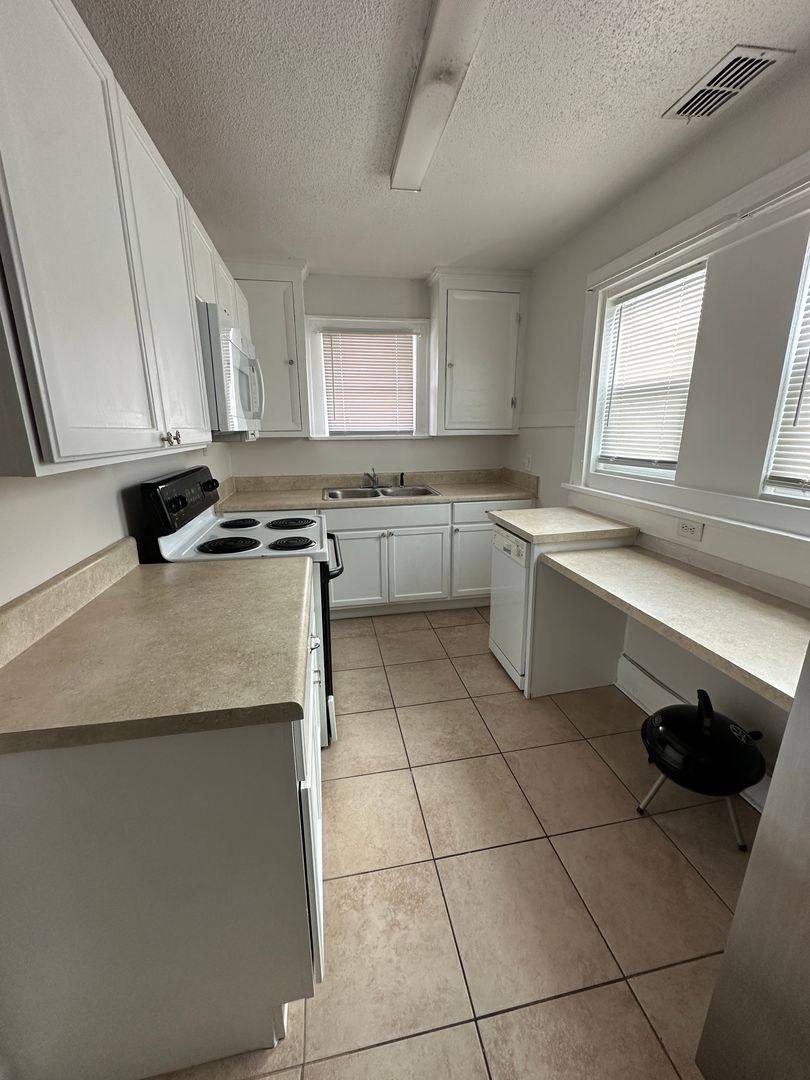 Apartment for rent at 136 Ave C NE #3, Winter Haven, FL 33881