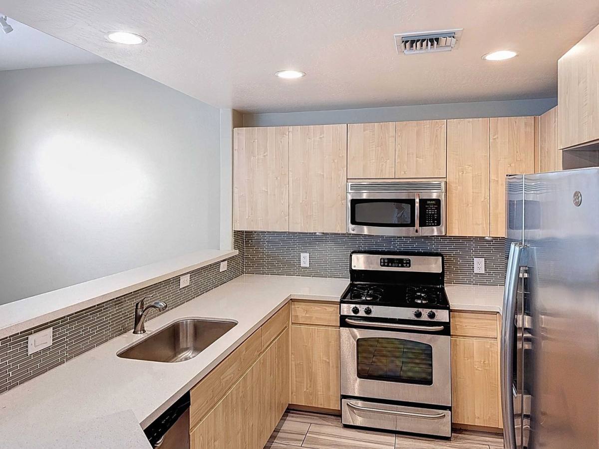 Townhouse for rent at 16 W Encanto Blvd, Phoenix, AZ 85003