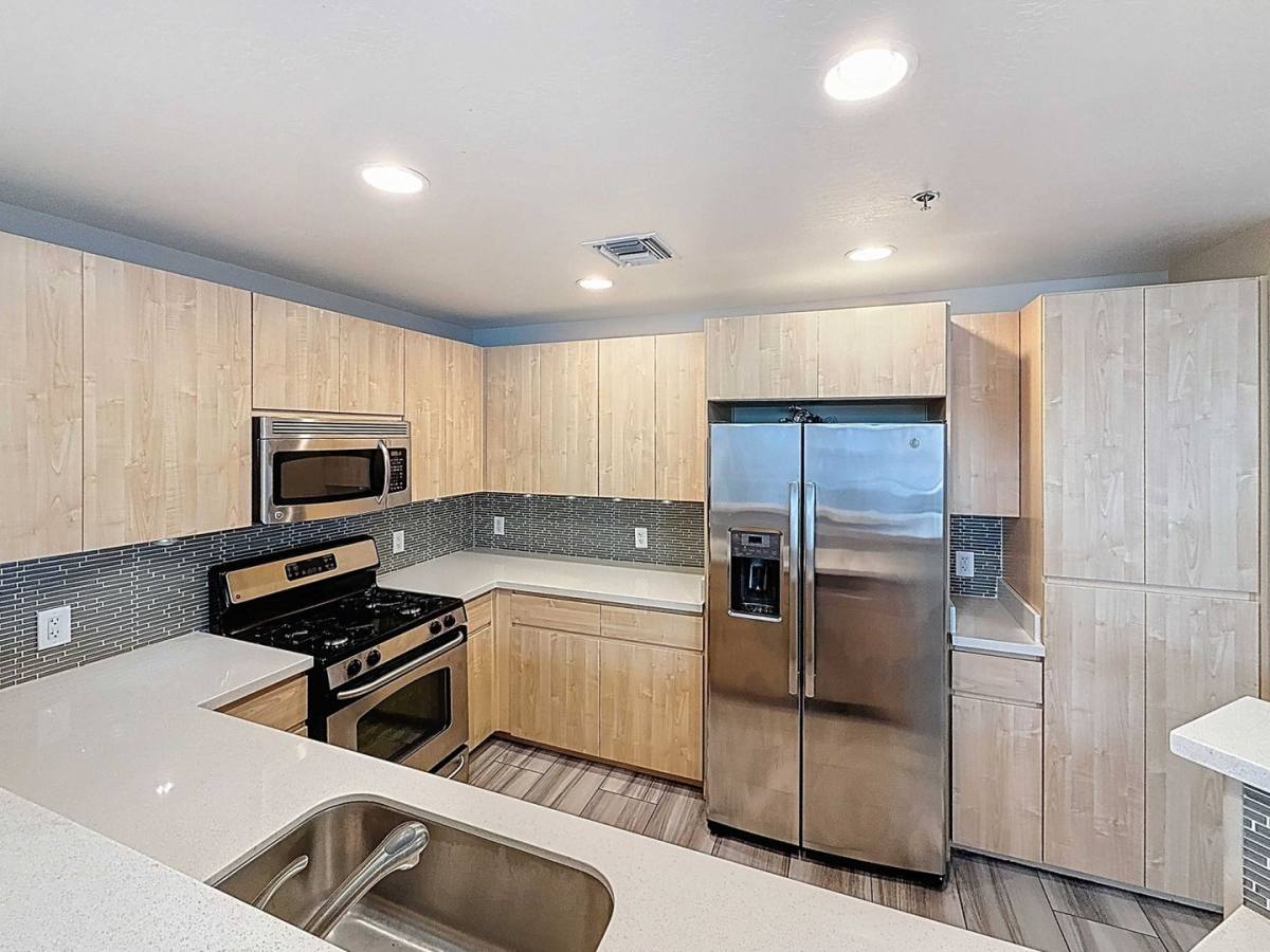 Townhouse for rent at 16 W Encanto Blvd, Phoenix, AZ 85003