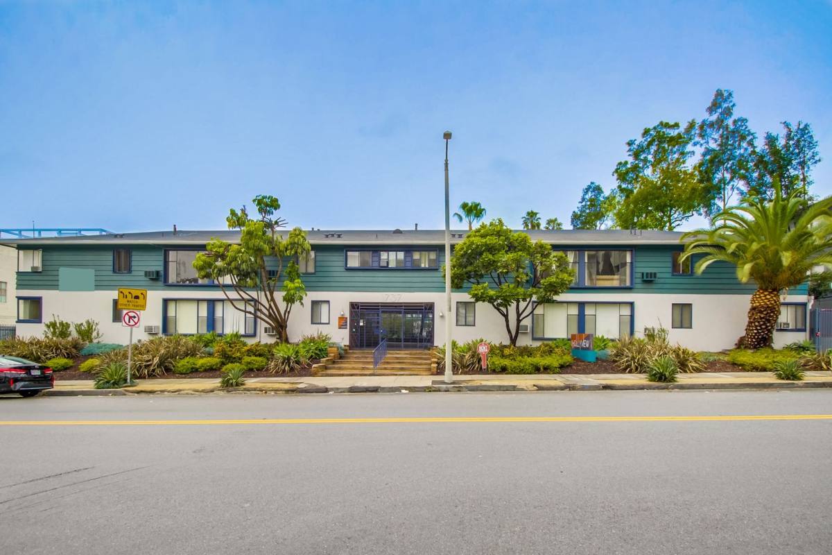 Apartment for rent at 1737 N Orange Dr, Los Angeles, CA 90028