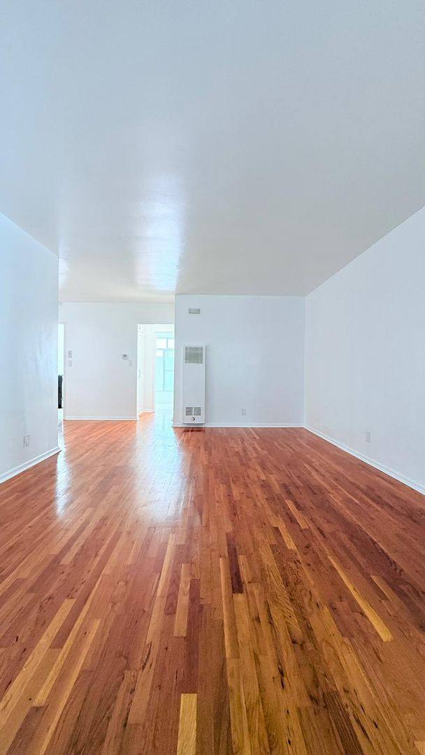 Apartment for rent at 1737 N Orange Dr, Los Angeles, CA 90028
