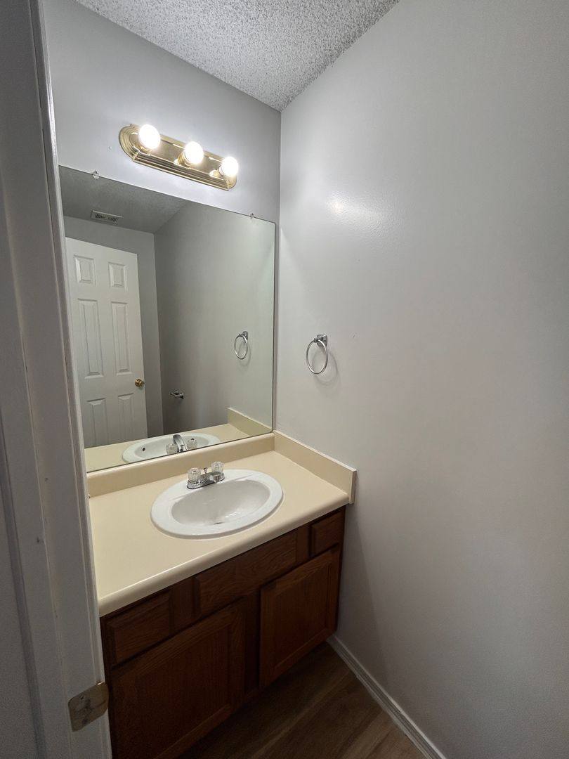 Apartment for rent at 4329-4337 S Elizabeth, Wichita, KS 67217