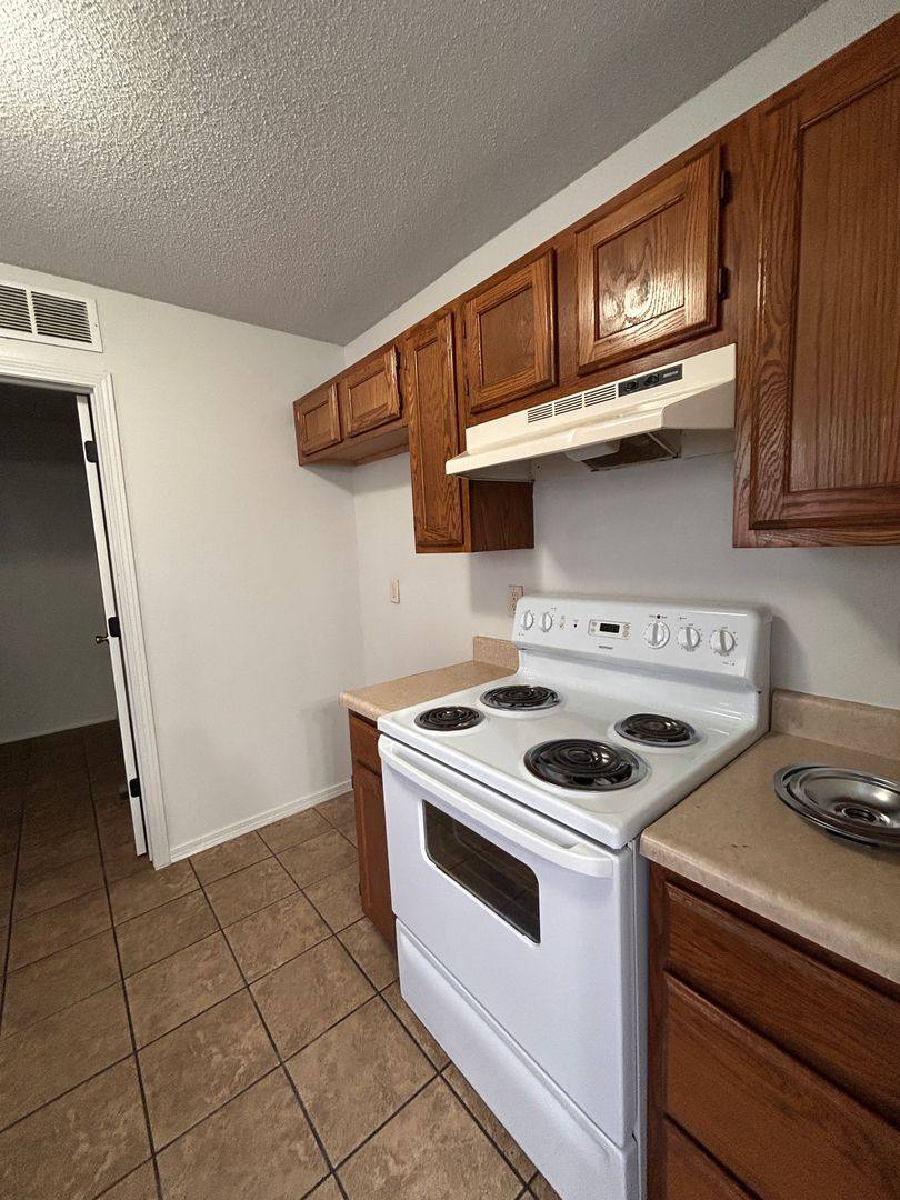 Apartment for rent at 4329-4337 S Elizabeth, Wichita, KS 67217