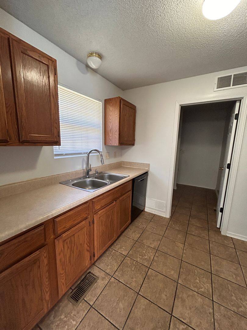 Apartment for rent at 4329-4337 S Elizabeth, Wichita, KS 67217