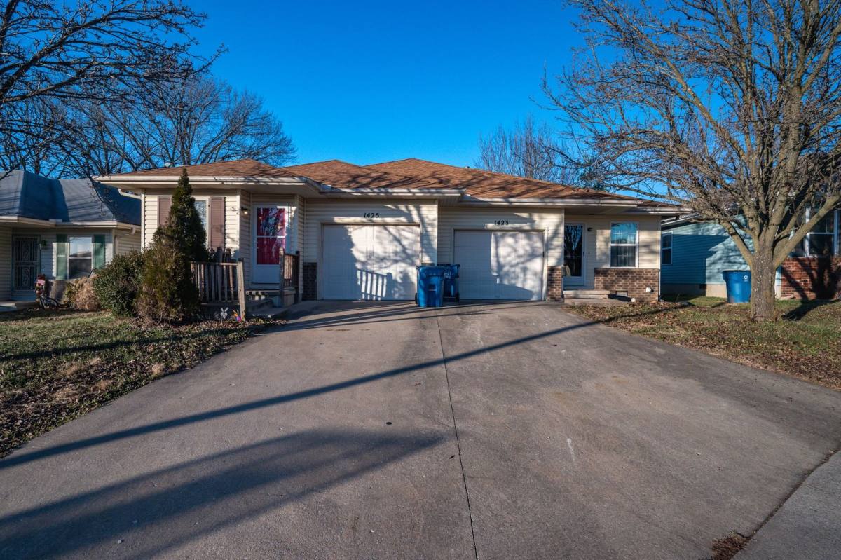 House for rent at 1423 W Rainey St, Ozark, MO 65721