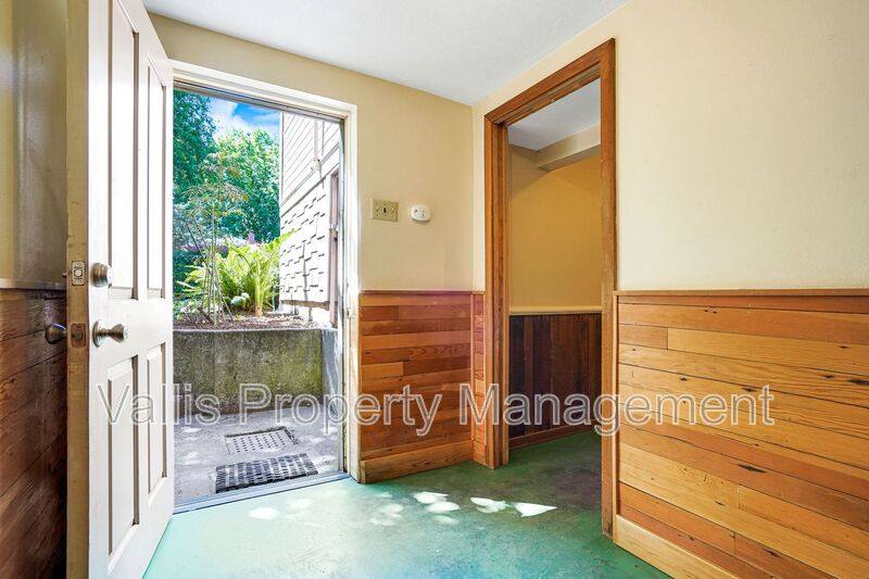 Apartment for rent at 2185 Trade St SE, Salem, OR 97301