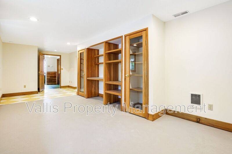 Apartment for rent at 2185 Trade St SE, Salem, OR 97301
