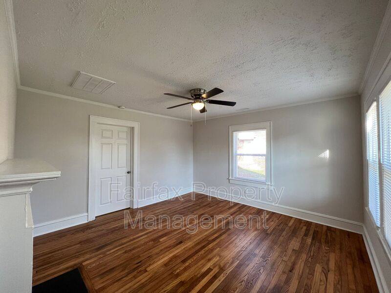 Apartment for rent at 102 W Summit Ave #B, Burlington, NC 27215