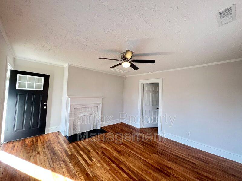 Apartment for rent at 102 W Summit Ave #B, Burlington, NC 27215