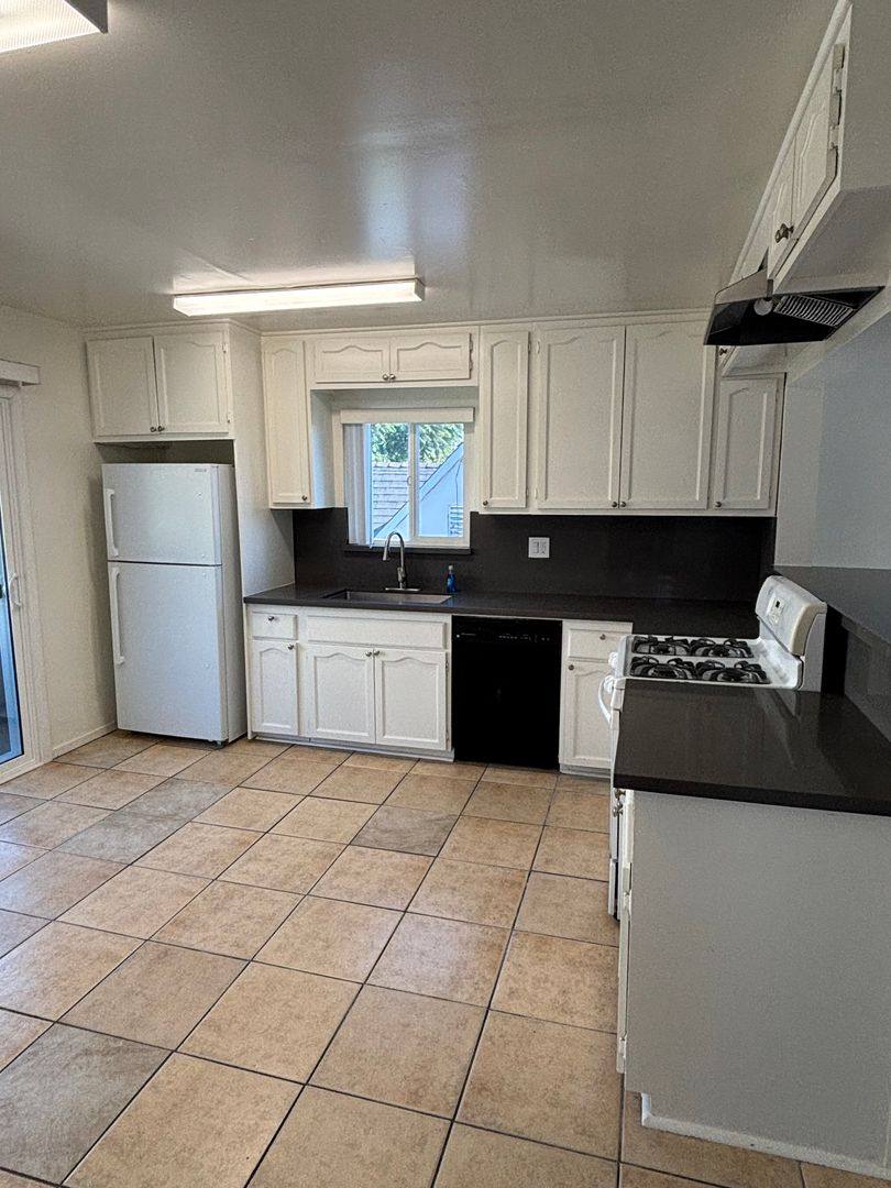 Apartment for rent at 841 W 5th St, San Pedro, CA 90731