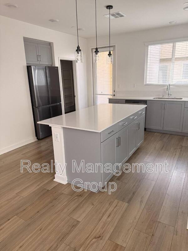 Townhouse for rent at 5480 Shorefront Dr #163, San Diego, CA 92154