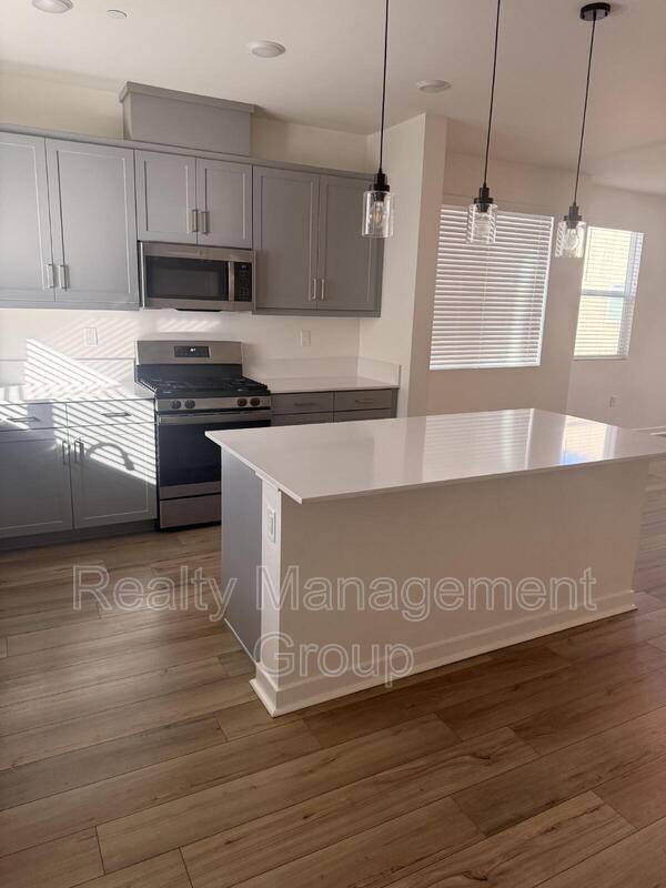 Townhouse for rent at 5480 Shorefront Dr #163, San Diego, CA 92154